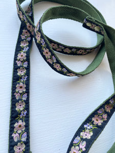 Walk in Style Floral Leash - Black Floral